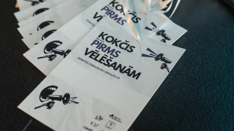 “Kokčis pirms vēlēšanām” | Liepājas jaunieši sarunājas ar deputātu kandidātiem par līdzdalību un pilsētas nākotni